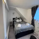 4 Denis 3 Apartment