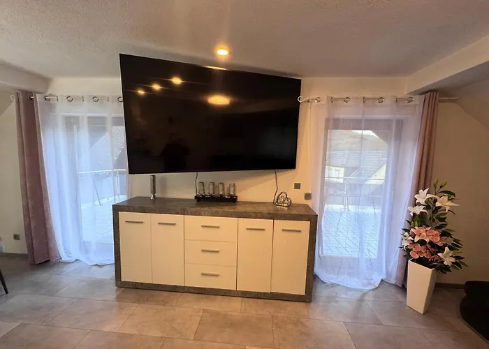 4 Denis 3 * אוברווסל