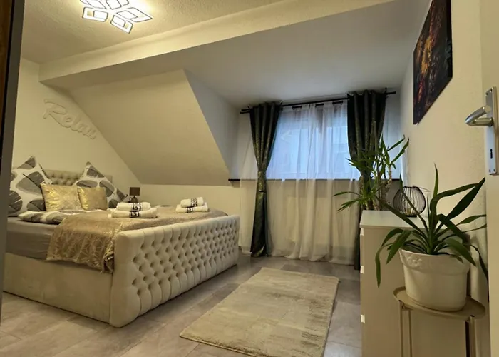 4 Denis 3 דירה *