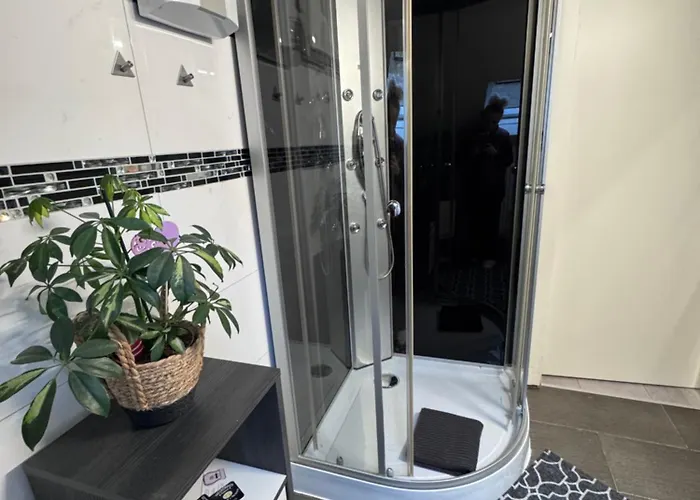 4 Denis 3 דירה *