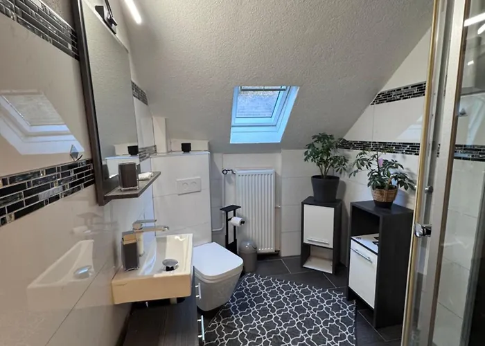 4 Denis 3 * אוברווסל